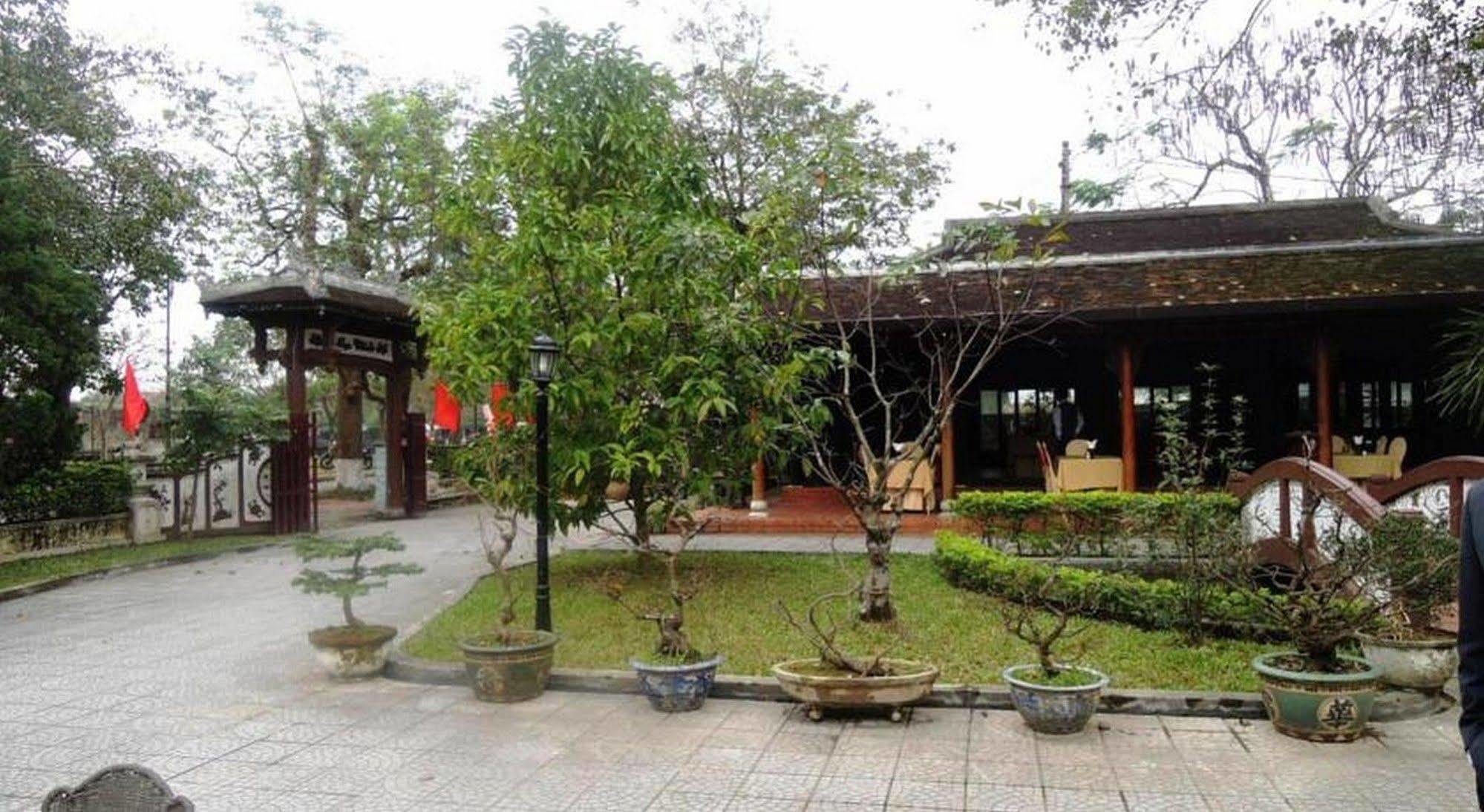 Thanh Noi Hotel Хюе Екстер'єр фото